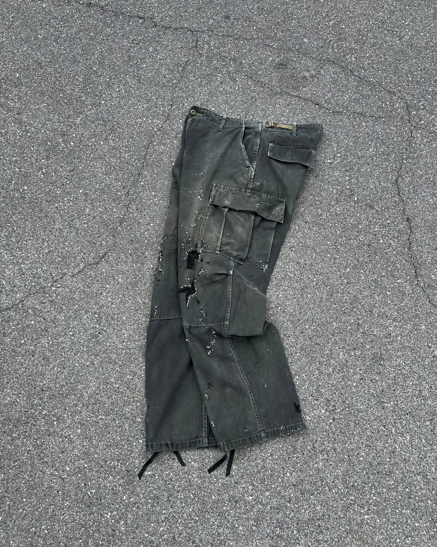 " Embroidered Dot Faded Cargo