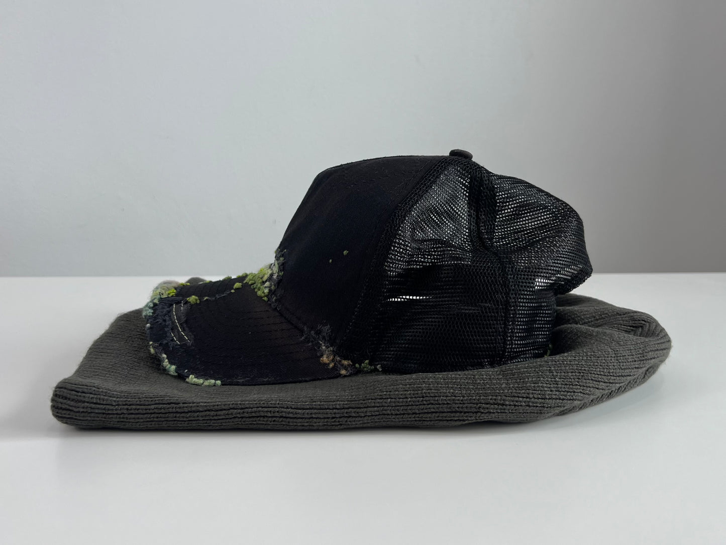 "   Embroidered Dot Truker hat